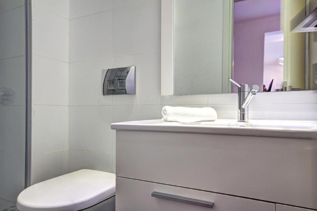 Dizi 242 - By Beach Tlv Apartment Tel Aviv