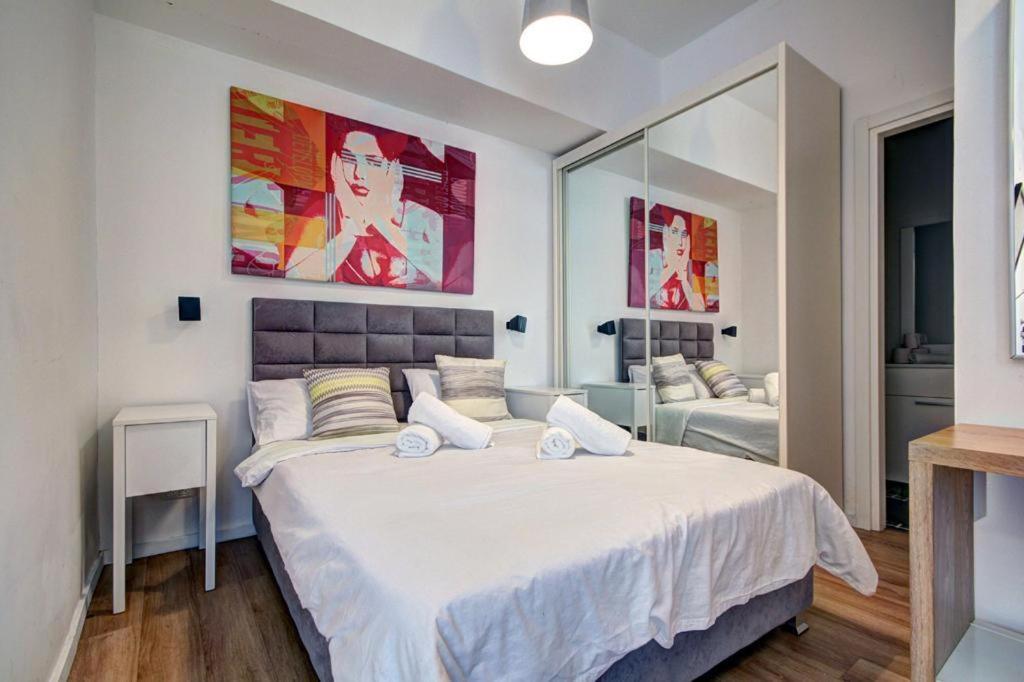 Dizi 242 - By Beach Tlv Apartment Tel Aviv