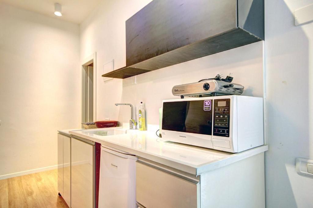 Dizi 242 - By Beach Tlv Apartment *